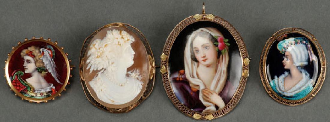 A GROUP OF GOLD MOUNTED MINIATURE PORTRAITS (1 of 1)