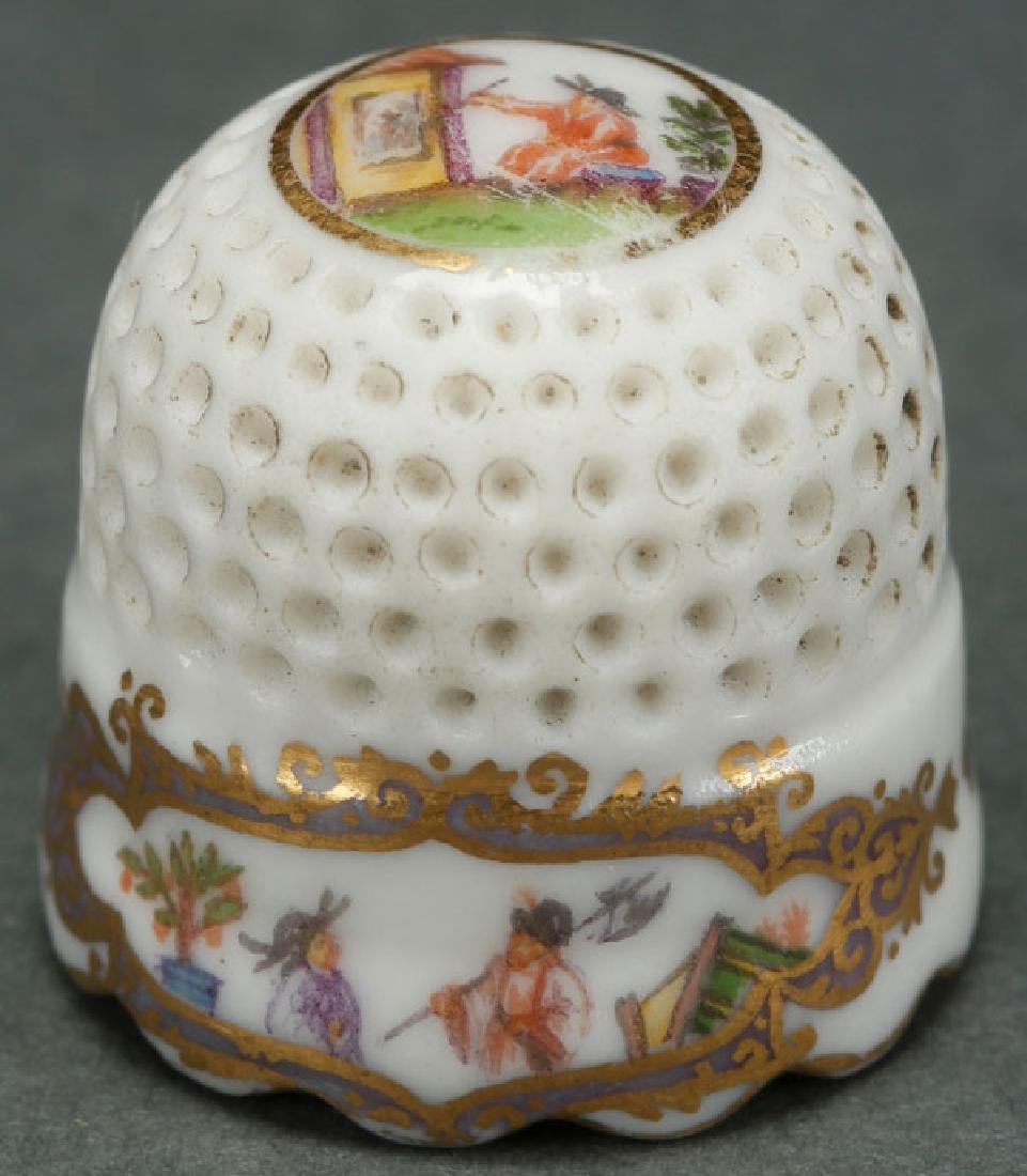 A VERY FINE MEISSEN THIMBLE, LAST HALF 18TH C: A VERY FINE MEISSEN THIMBLE, LAST HALF 18TH CENTURY. Decorated with chinoiserie scenes in gilt cartouches. The top center with a scene of an artist painting and the interior finished in gilt, apparent