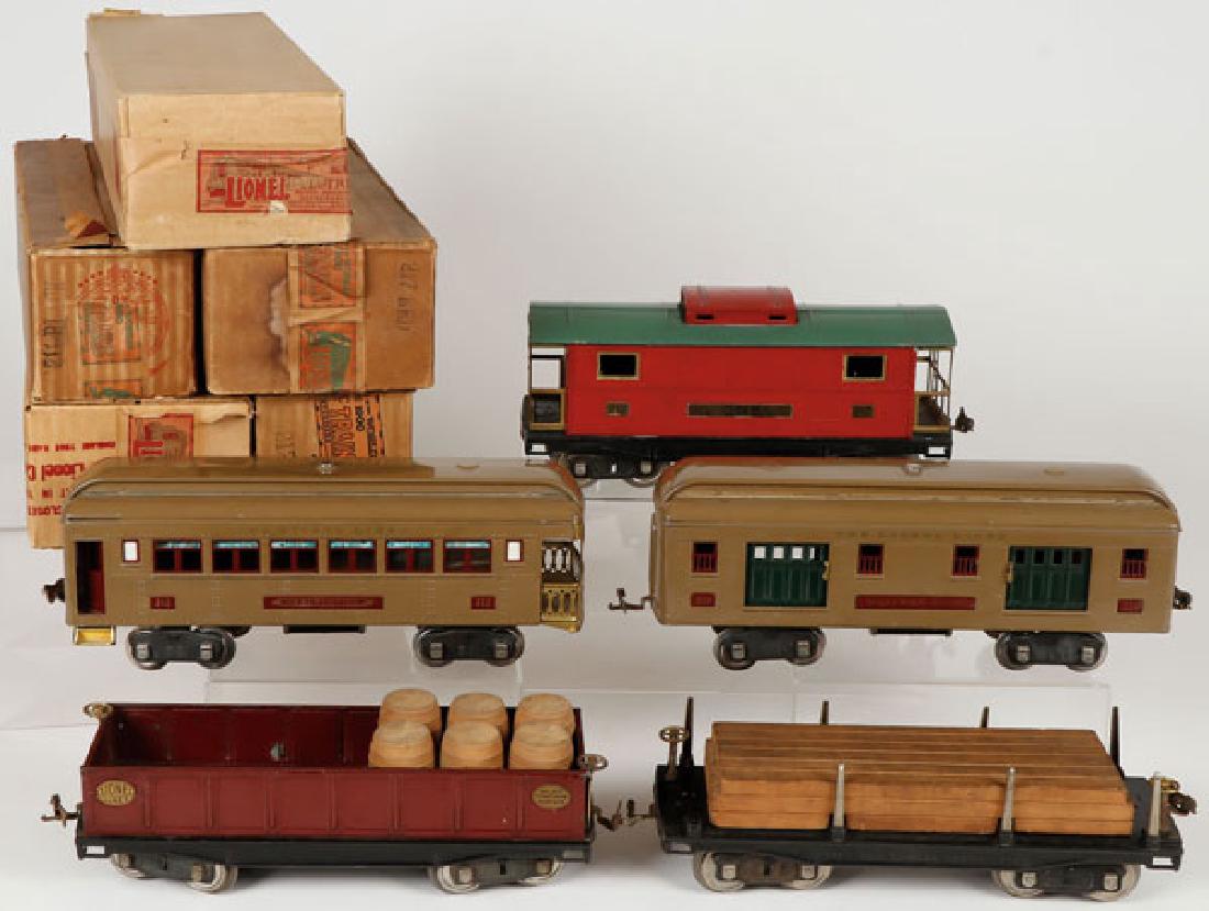 A GROUP OF FIVE LIONEL STANDARD GAUGE TRAIN CARS (1 of 1)