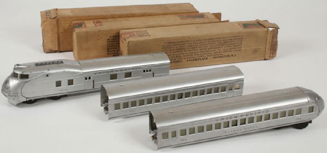 THREE LIONEL O GAUGE U.P. STREAMLINER CARS: THREE LIONEL O GAUGE U.P. STREAMLINER CARS, CIRCA 1934. Comprising a #752E power car, #753 coach and #754 observation. Each in original boxes. SHIPPING NOTICE: Jackson's is your sole and onl