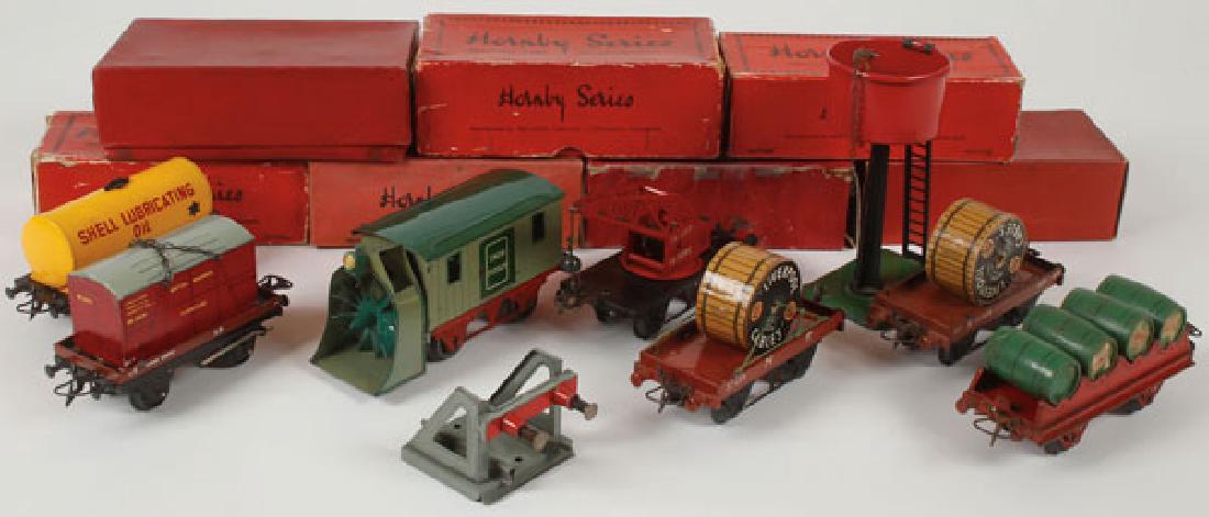 A NINE PIECE GROUP OF MECCANO HORNBY SERIES TOY (1 of 9)