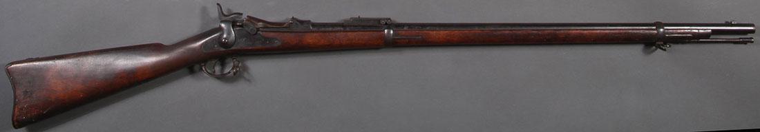 US SPRINGFIELD MODEL 1873 TRAPDOOR RIFLE: U.S. SPRINGFIELD MODEL 1873 TRAPDOOR RIFLE. Serial no. 221758, .45-70 caliber, 32.5 inch round barrel with standard military sights. Blued finish, lock marked EAGLE/U.S./SPRINGFIELD. Breechblock marke