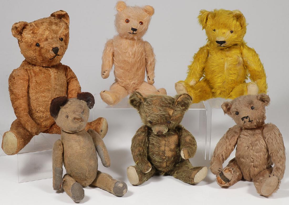 FIVE VINTAGE MOHAIR TEDDY BEARS: FIVE VINTAGE MOHAIR TEDDY BEARS. Of various shapes, sizes, and coloring, each with jointed body. Together with a larger fur teddy with felt paws. In various states of condition. Greatest height 20 inc