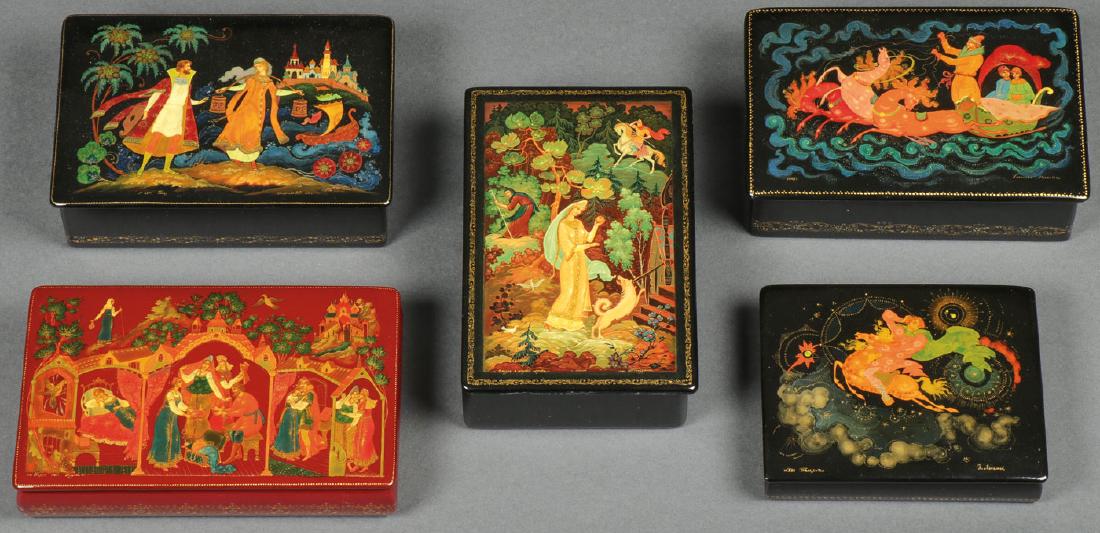5 HIGHER QUALITY RUSSIAN LACQUER BOXES, C 1976: FIVE HIGHER QUALITY RUSSIAN LACQUER BOXES, CIRCA 1976. Comprising five larger hand-painted boxes with traditional themes, each artist signed, most dated. Four from the village Palekh and one from Mste