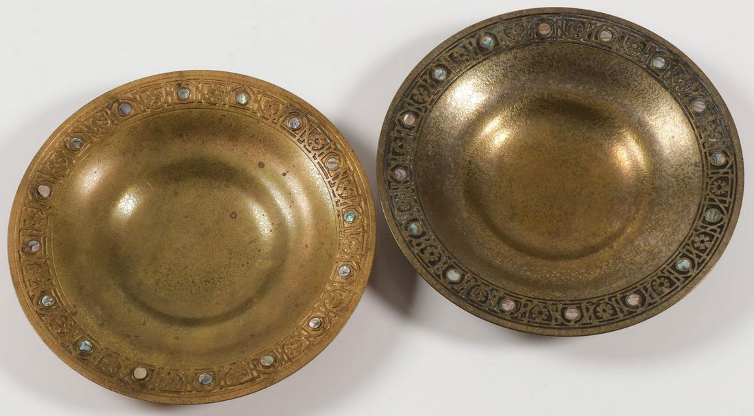 PAIR OF TIFFANY STUDIOS BRONZE DORE BOWLS: PAIR OF TIFFANY STUDIOS BRONZE DORE BOWLS. Comprising a pair of Tiffany studios Dore bronze finished bowls. Each resting on ring foot and the rims incised with geometric and flower head designs inlaid