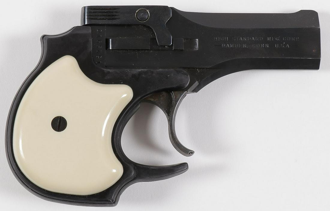 A HIGH STANDARD D-100 22 LR DERRINGER: A HIGH STANDARD D-100 22 LR DERRINGER. Featuring a 2.5-inch barrel, ambidextrous locking lever and double action trigger. Overall, in good condition with minimal use and finish wear. Serial number #16