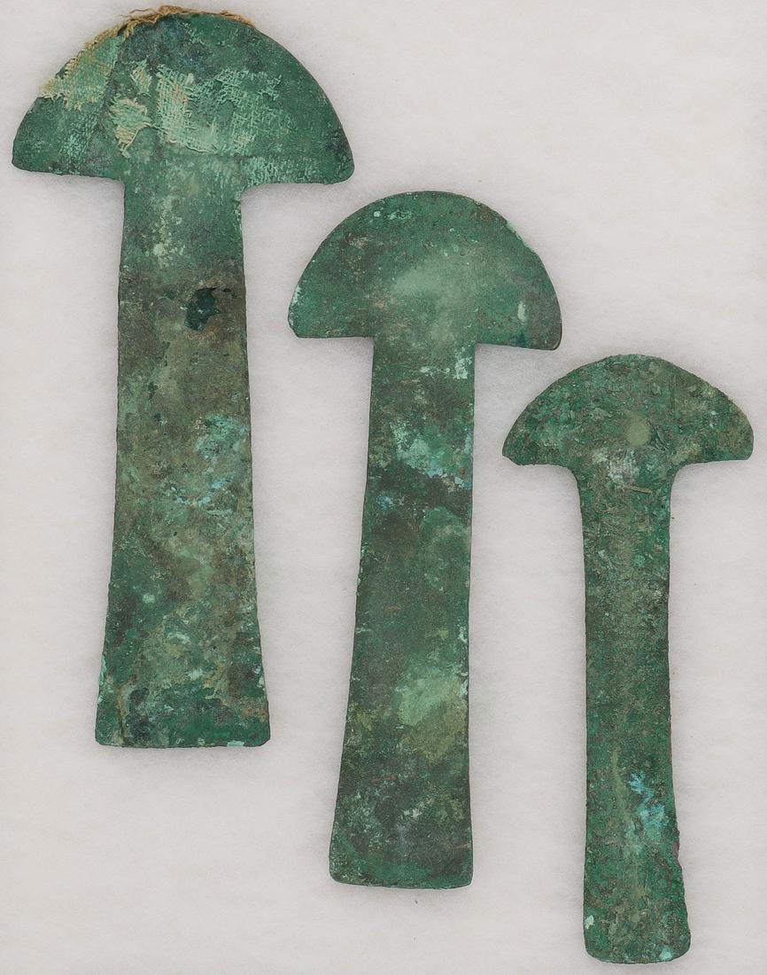 THREE PRE-COLUMBIAN BRONZE TUMI: THREE PRE-COLUMBIAN BRONZE TUMI. Comprising three well-formed pre-Columbian bronze knives (Tumi), probably Moche, each with natural verdigris patina. Greatest length 10 inches (25.5 cm). SHIPPING NOTI