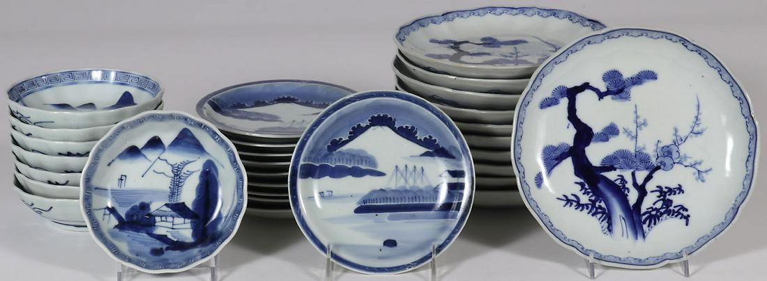 29 PIECES OF JAPANESE IMARI PORCELAIN, MEIJI: 29 PIECES OF JAPANESE IMARI PORCELAIN, MEIJI PERIOD. Comprising three different matching plate or low bowl groupings including eleven matching large plates with scalloped edge decorated in blue and ve