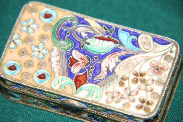 A RUSSIAN SILVER-GILT AND SHADED ENAMEL SNUFF BOX - 2