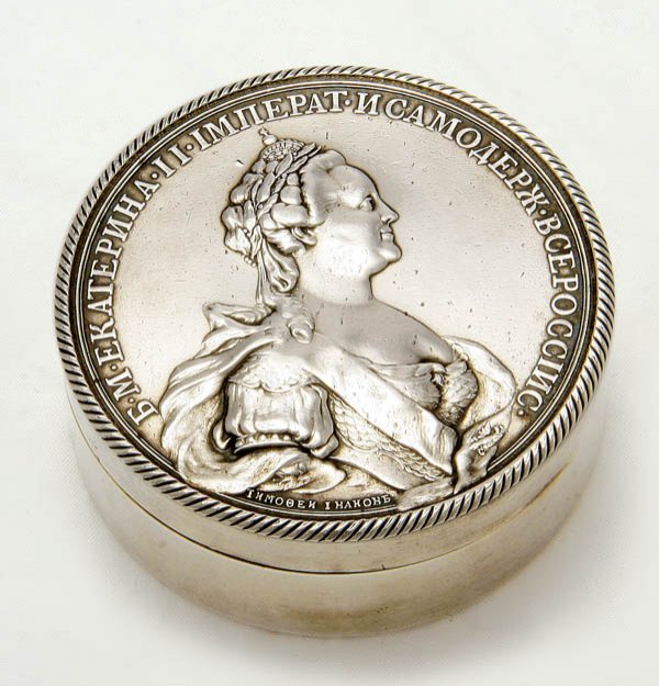 A RUSSIAN SILVER PORTRAIT SNUFF BOX, after 1917.