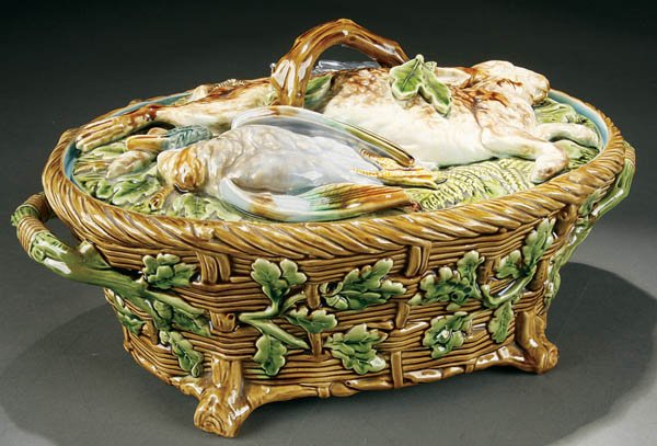 A MAJOLICA MINTON COVERED DISH, circa 1890, baske