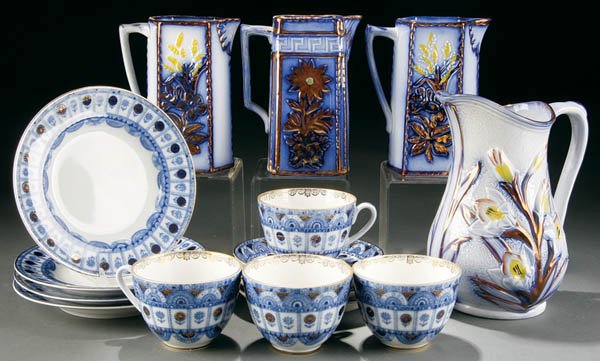 A 16 PIECE GROUPING OF CONTINENTAL PORCELAIN, 19t