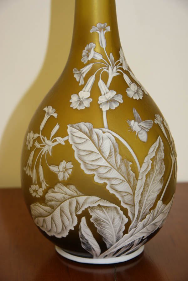 A GOOD WEBB ENGLISH CAMEO VASE, circa 1890, bulbo - 10