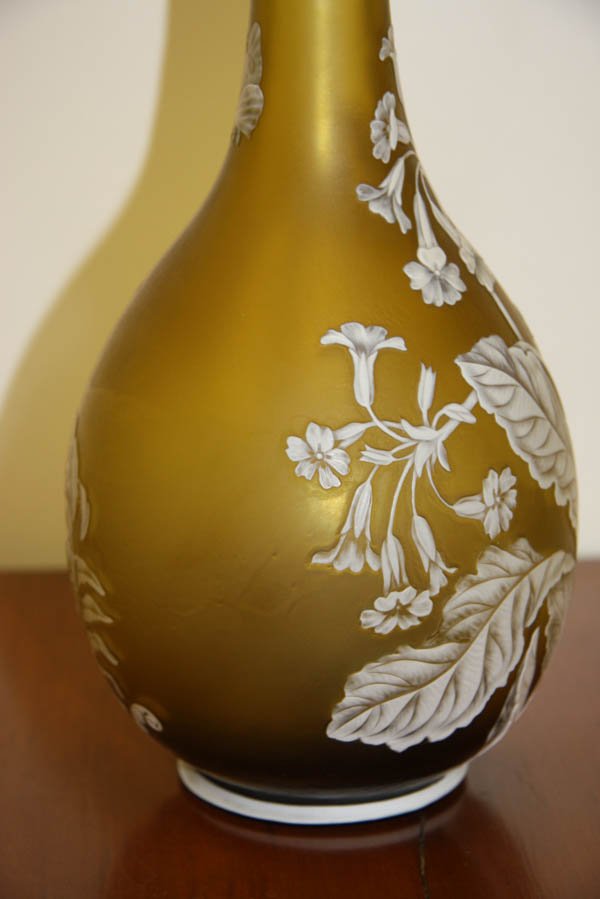 A GOOD WEBB ENGLISH CAMEO VASE, circa 1890, bulbo - 4