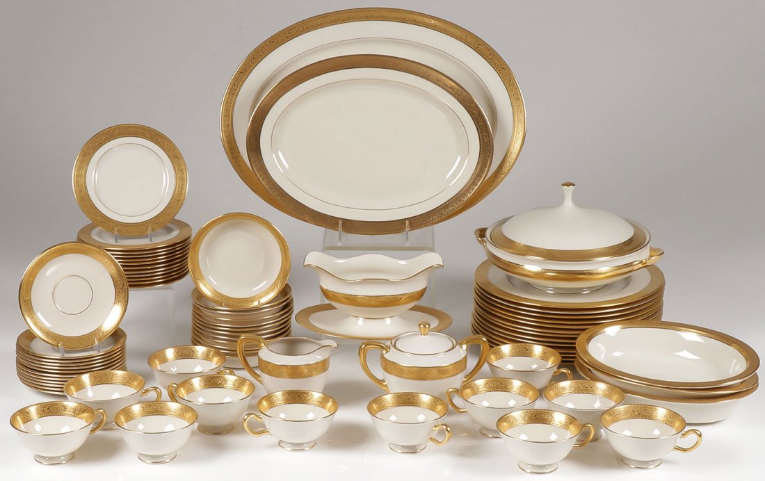 69 PIECE SET LENOX WESTCHESTER CHINA: 69 PIECE SET LENOX WESTCHESTER CHINA. Comprising 69 individual pieces including 12 cups and saucers, 12 under plates, 12 finger bowls, 12 diner plates 10.5 inches in diameter, 3 oval serving bowls, 2 