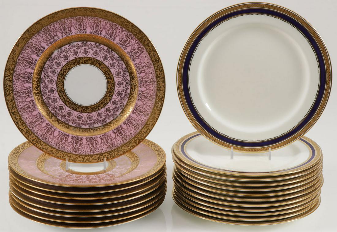 21 GILT DECORATED DINNER PLATES: 21 GILT DECORATED DINNER PLATES. Comprising 12 Cauldon England gilt decorated porcelain plates, diameter 10.25 inches, together with nine Hutschenreuther Royal Bavarian dinner plates with gilt etched 