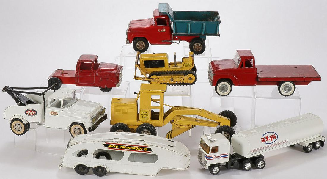 SEVEN PRESSED STEEL TOYS: SEVEN PRESSED STEEL TOYS. Comprising 7 steel transportation related toys including a Tonka AA wrecker truck, a Tonka bull dozer, a Marx Auto Transport, a Tonka dump truck, an Associated Milk Producers