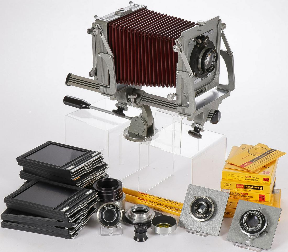GRAFLEX GRAPHIC VIEW CAMERA LENSES & MORE: GRAFLEX GRAPHIC VIEW CAMERA LENSES & MORE. Comprising a 4 x 5 Graphicview camera by the Graflex camera company affixed with a Carl Zeiss Jena Tessar 1:4.5 Lens, and a group of lenses including a Graph