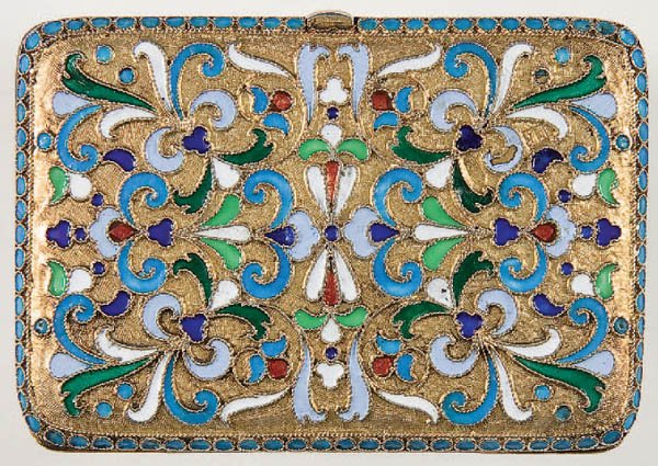 RUSSIAN SILVER-GILT AND CLOISONNE ENAMELED COIN P: RUSSIAN SILVER-GILT AND CLOISONNE ENAMELED COIN PURSE. Overall in cloisonne enameling of scrolling foliage on a stippled gilt ground. The interior with silk accordion pockets. Hallmarked Moscow circa