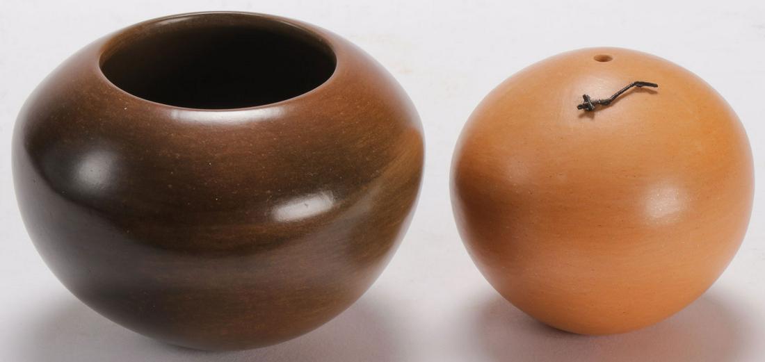 PAIR OF HOPI JARS DUWYENIE: PAIR OF HOPI JARS DUWYENIE. Comprising a squatted ovoid form with shaded surface, underside with incised symbol for Duwyenie depicting a woman carrying a child, together with a redware seed jar with a