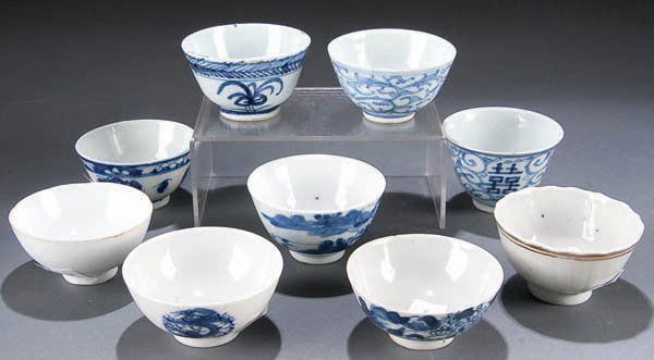 A GROUP OF FIVE CHINESE EXPORT BLUE/WHITE DECORAT: A GROUP OF FIVE CHINESE EXPORT BLUE/WHITE DECORATED TEA CUPS, 19th century, each of different floral or scenic decoration. Diameter 2.5 inches x 2.75 inches. Estimate $75-$125