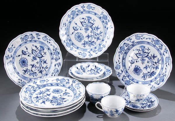 14 PIECE MEISSEN SET OF BLUE ONION PORCELAIN DINN: 14 PIECE MEISSEN SET OF BLUE ONION PORCELAIN DINNERWARE, 20th century, consisting of seven 10-inch plates, 7.5-inch plate, 5.5-inch bowl, two teacups and saucers and a coffee cup. Estimate $50-$100