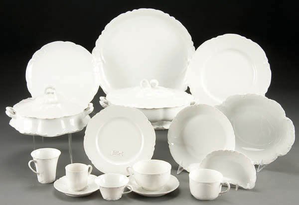 A 210 PIECE SET OF HAVILAND RANSON #1 PATTERN DIN: A 210 PIECE SET OF HAVILAND RANSON #1 PATTERN DINNERWARE, circa 1900, basic eight piece place setting service for 12, together with extra pieces, serving pieces and additional table pieces including 3