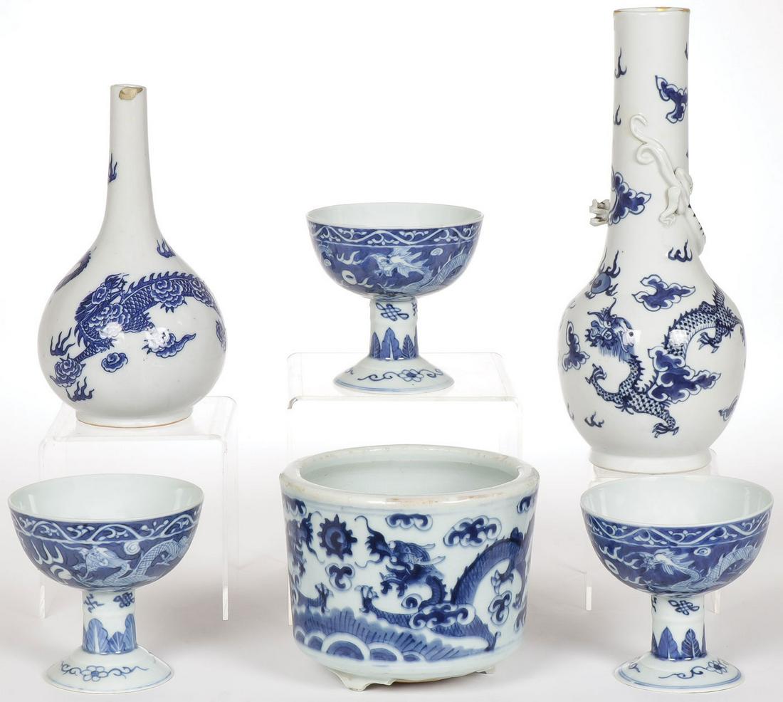 CHINESE BLUE AND WHITE PORCELAIN GROUP (1 of 2)