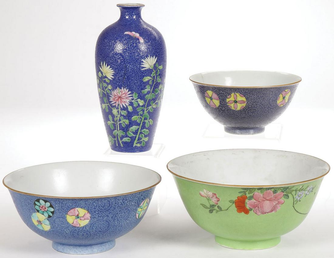 A GOOD CHINESE PORCELAIN GROUP (1 of 10)