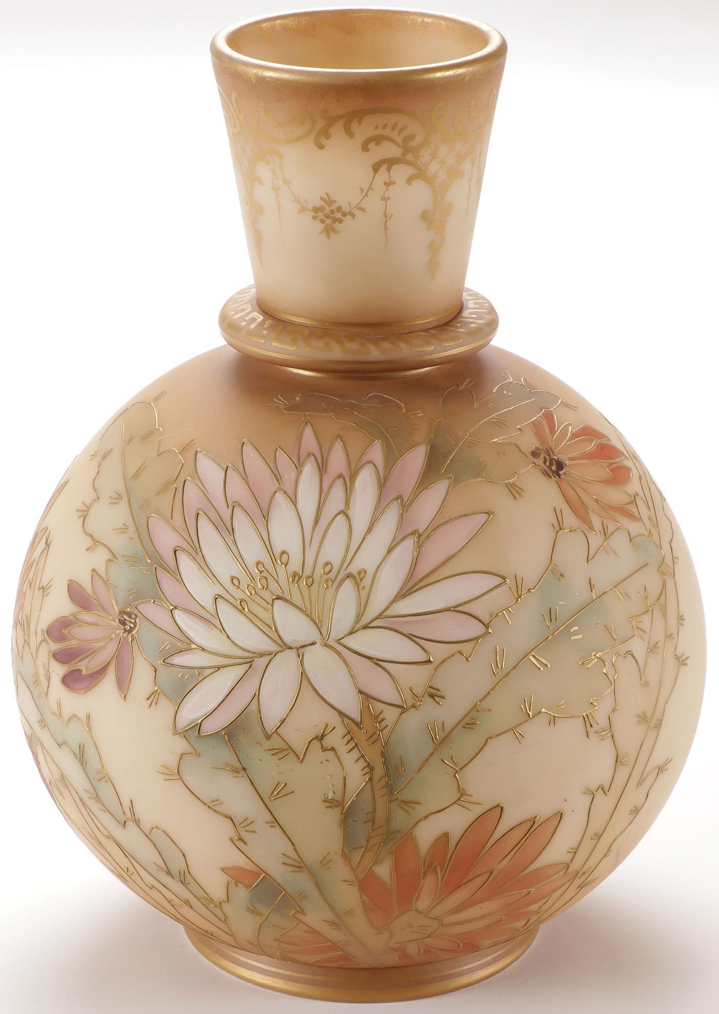 SIGNED CROWN MILANO VASE (1 of 3)