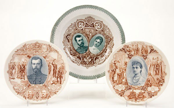 2 FRENCH COMMEMORATIVE RUSSIAN PLATES: A PAIR OF FRENCH TRANSFERWARE PLATES depicting Nicholas II and Alexandra Feodorovna. Diameter 8.5 inches (21.6 cm). Together with a transferware bowl depicting the same commemorating their trip to Par