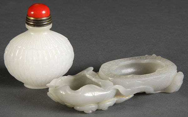 CHINESE CARVED WHITE JADE SNUFF BOTTLE: A CHINESE CARVED WHITE JADE SNUFF BOTTLE AND BRUSH WASHER 20th century. Length 4 inches.