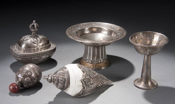 5 CHINESE MUGHAL STYLE SILVERED ARTICLES: 5 CHINESE MUGHAL STYLE SILVERED ARTICLES 19th century. Comprising a small footed coupe and stemmed wine, a lidded box, bell ornament with amber bead and a glass mounted shell-form bottle. Length 5 inc