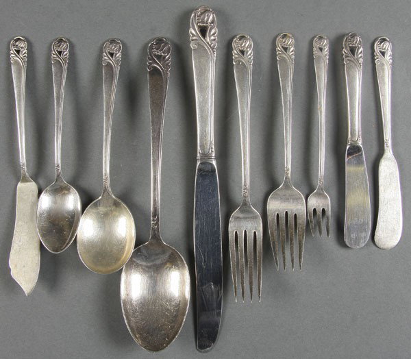 INTERNATIONAL SPRING GLORY STERLING FLATWARE SET: AN INTERNATIONAL "SPRING GLORY" STERLING FLATWARE SET 79 pieces comprising 10 dinner forks, 10 salad forks, 20 teaspoons, 10 soup spoons, 8 oyster forks, 6 butter spreaders, 10 table knives, 3 butter 