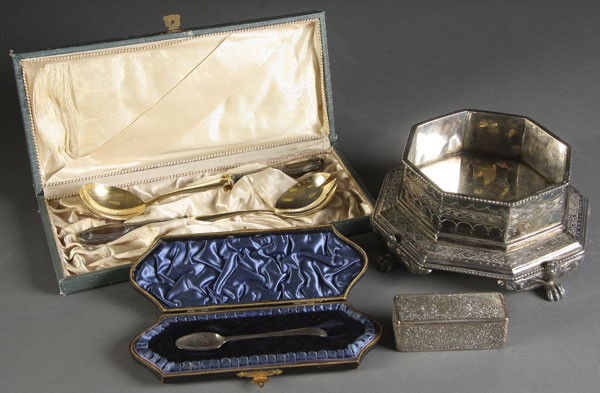 18TH/19TH C. SILVER & SILVERPLATE GROUPING: AN 18TH/19TH C. SILVER & SILVERPLATE GROUPING consisting of a 4.5 inch Hester Bateman silver teaspoon in presentation case; a silver and silver-gilt 2-piece salad set, stamped 84 hallmarks; a lidded b