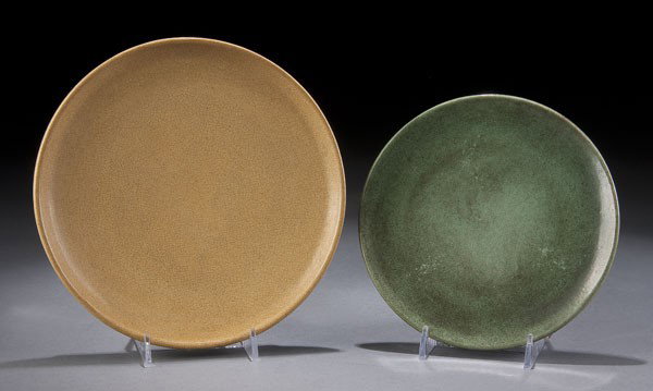 PR OF MARBLEHEAD ART POTTERY PLATES: A PAIR OF MARBLEHEAD ART POTTERY PLATES, early 20th century, in mustard (7.5 inches) and green (6.25 inches), each with impressed ships logo.