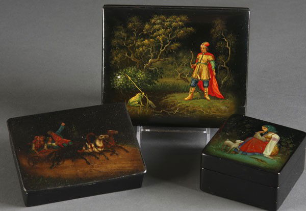 3 RUSSIAN LACQUERED PAPIER-MACHE BOXES: A GROUP OF 3 RUSSIAN LACQUERED PAPIER-MÂCHÉ BOXES including a hand painted over silver leaf, Troika, 4.25 inches x 3.25 inches; a hand painted over silver leaf, signed Fedoskino 86, 2 7/8 inches x 2