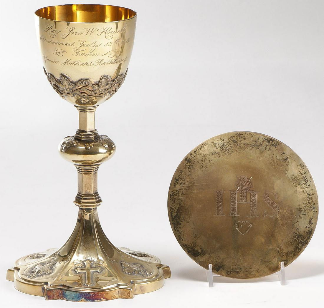 A GILDED STERLING CHALICE AND PATEN C. 1913: A GILDED STERLING CHALICE AND PATEN C. 1913. Comprising an attractive silver gilt repoussé and chased chalice and paten. The base node and pierced cup receptacle in scrolling grape vine motif and