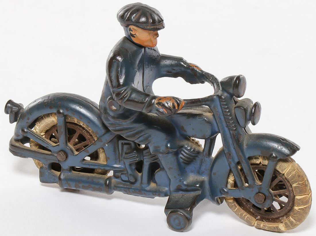 HUBLEY CAST IRON HARLEY DAVIDSON C. 1920: HUBLEY CAST IRON HARLEY DAVIDSON C. 1920. Good original paint. 6 inches. SHIPPING NOTICE: Jackson's is your sole and only source for one stop packing and shipping. With over 50 years of experience, ou