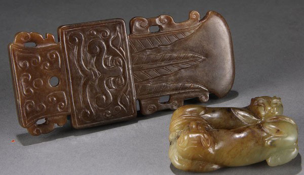 CHINESE ARCHAIC STYLE CARVED JADE ORNAMENT GROUP: A CHINESE ARCHAIC STYLE CARVED JADE ORNAMENT GROUP, 19TH/20TH CENTURY. Comprising a pair of recumbent lions and an axe form pendant with archaic style designs in relief. Length 4.5 inches (11.5 cm) an