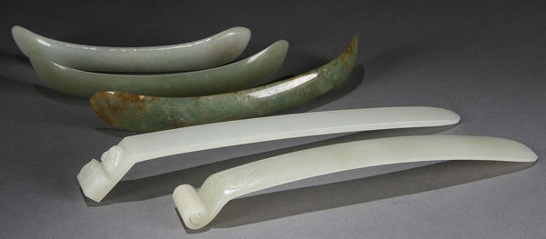 FIVE CHINESE CARVED JADE HAIR PINS, 19TH/20TH C.: FIVE CHINESE CARVED JADE HAIR PINS, 19TH/20TH CENTURY. Comprising two very fine translucent carved terminal pins, one with bats, and one with pierced coil, two with carved longevity symbols and a plai