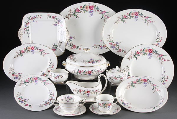 WEDGWOOD "DEVON SPRAYS" PORCELAIN DINNER SERVICE: A WEDGWOOD "DEVON SPRAYS" PORCELAIN DINNERWARE SERVICE, 125 piece set, service for 16 consisting of: 18 cups, 8 bouillons, 8 inch gravy boat, 9.5 inch round covered serving dish, creamer, sugar, two 9