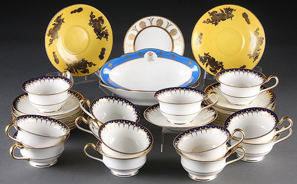 A ROYAL DOULTON AND WEDGWOOD PORCELAIN DINNERWARE: A ROYAL DOULTON AND WEDGWOOD PORCELAIN DINNERWARE GROUP, comprising 13 Wedgwood cup and saucers with blue and gilt decoration together with two Royal Doulton Claridges Hotel nappies and two Masons sau