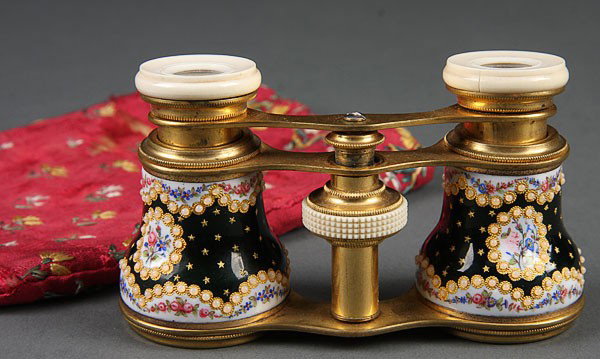 A PAIR OF FRENCH GILT BRONZE ENAMELED AND IVORY M: A PAIR OF FRENCH GILT BRONZE ENAMELED AND IVORY MOUNTED OPERA GLASSES, CIRCA 1900. Contained in a stitched silk pouch. Length 4 inches (10 cm).