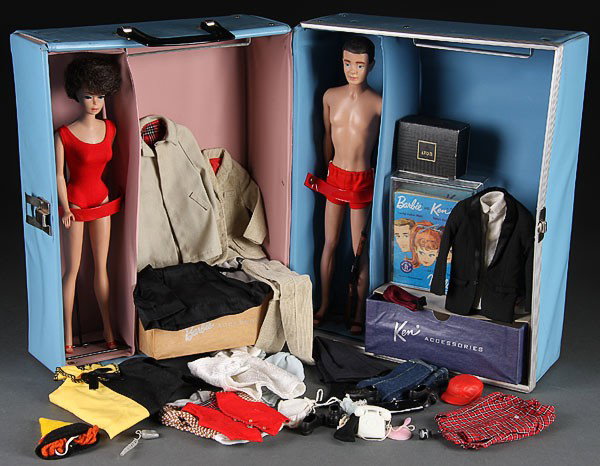 A VINTAGE BARBIE AND KEN COLLECTION, 1962. Compr: A VINTAGE BARBIE AND KEN COLLECTION, 1962. Comprising a bubblecut brunette Barbie and dark flocked haired Ken, folding travel case and various accessories and garments including sports and casual, tux