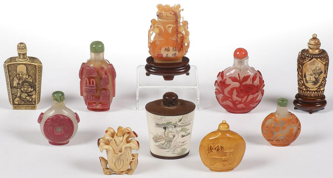10 CHINESE SNUFF BOTTLES: 10 CHINESE SNUFF BOTTLES. Comprising ten individual bottles of various shapes, sizes and forms, and various materials including Peking glass, carved bone and other as shown. Greatest measurement 3.75 