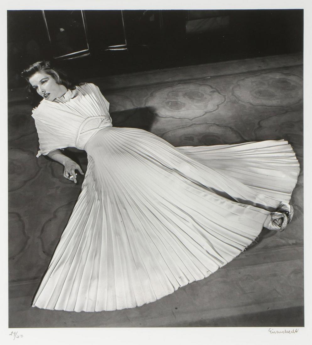 ALFRED EISENSTAEDT SIGNED PHOTO KATHERINE HEPBURN (1 of 3)