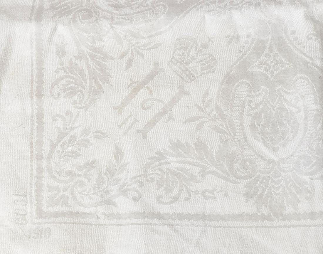 AN IMPERIAL RUSSIAN NAPKIN OF NICHOLAS II, 1910: AN IMPERIAL RUSSIAN NAPKIN OF NICHOLAS II, 1910. Comprising a very fine damask linen napkin from a royal service, reign of Tsar Nicholas II (1894-1917). The center with woven double headed Imperial Ru
