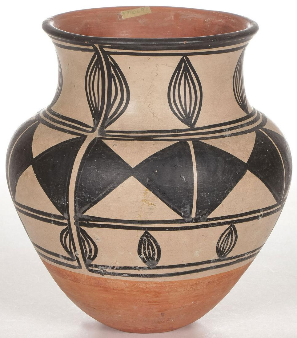 SANTO DOMINGO POLYCHROME OLLA: SANTO DOMINGO POLYCHROME OLLA. Of traditional form and decoration, height 8.75 inches. SHIPPING NOTICE: Jackson's is your sole and only source for one stop packing and shipping. With over 50 years of