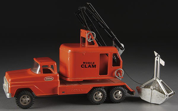 A FINE TONKA TOY MOBILE CLAM TRUCK: A FINE TONKA TOY MOBILE CLAM TRUCK, MID 20TH CENTURY, with very nice original finish. Length 17 inches.
